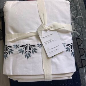 Pottery Barn Twin/Twin XL Embroidered Sheet Set – New